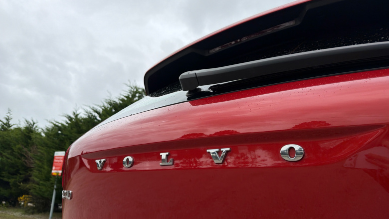 Volvo XC40 2.0 B3P Plus Dark 5dr Auto Petrol Estate